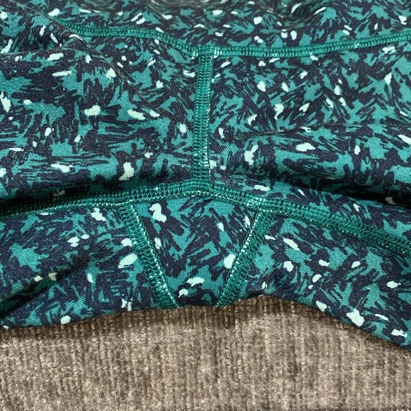 Lululemon Wunder Under Leggings - Picture 13 of 14